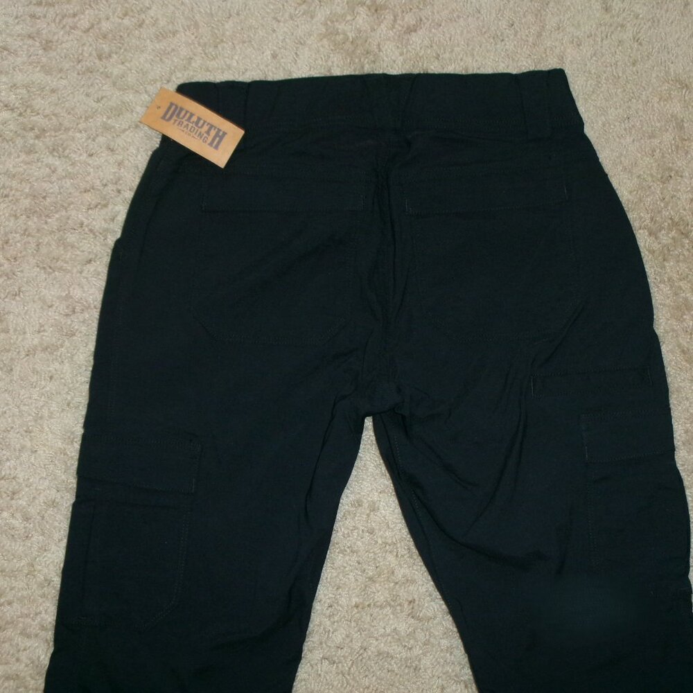 Women's Mid-Rise Bootcut black Cargo Pants - size 2 - Picture 3 of 8